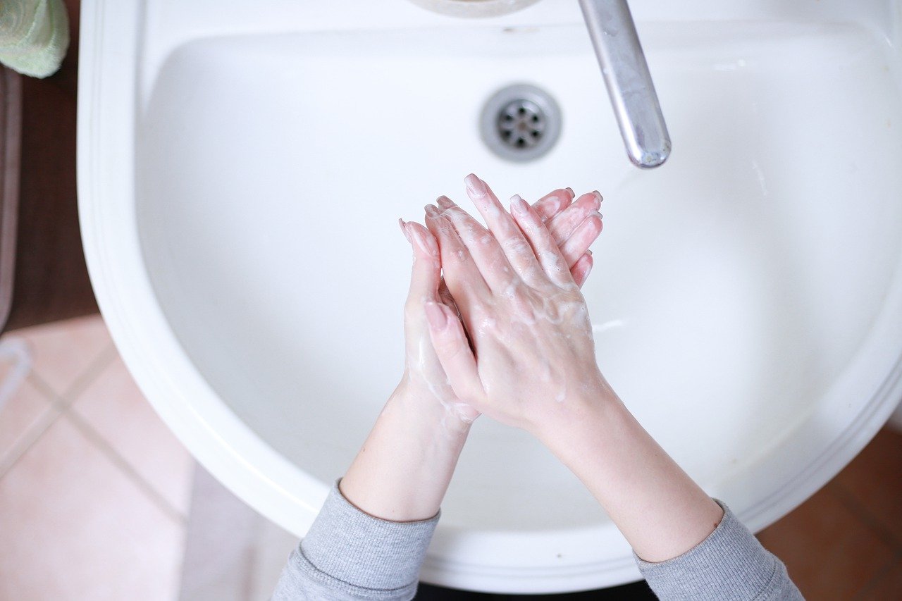 hand washing, soap, wash, busenje bunara za pijaću vodu, pijaća voda, bušenje bunara tehničke vode,tehnička voda za baštu i cveće, voda za zalivanje